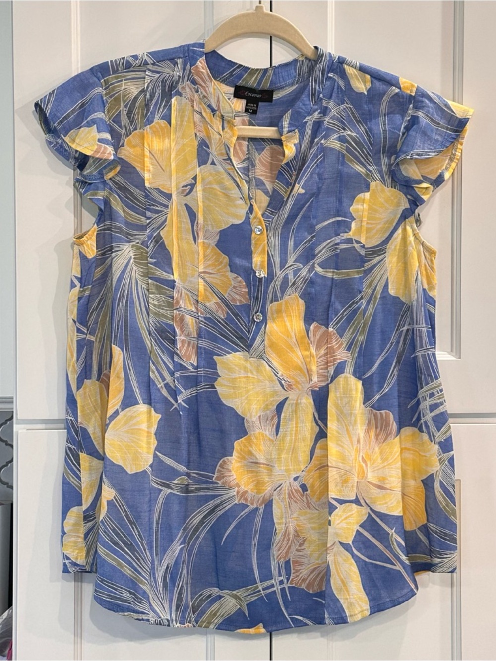 Cocomo Blue Yellow Floral Pleated Lightweight Blouse Top M Tropical Coastal Vaca